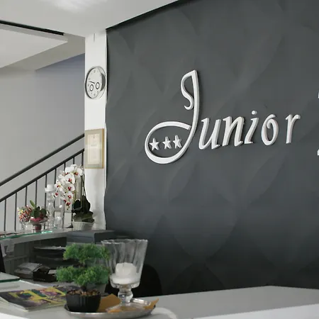 Junior 2